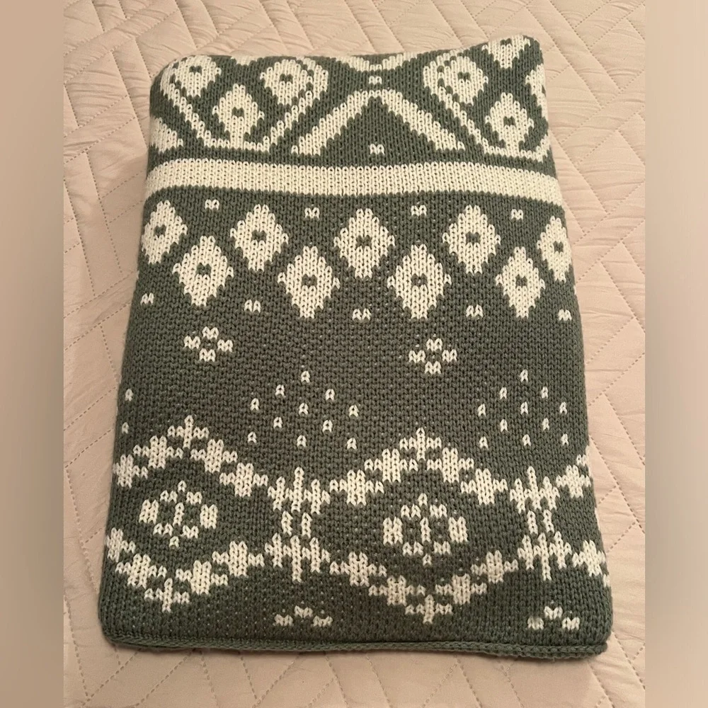 Crate & Barrel | cream grey charcoal throw blanket 70x50